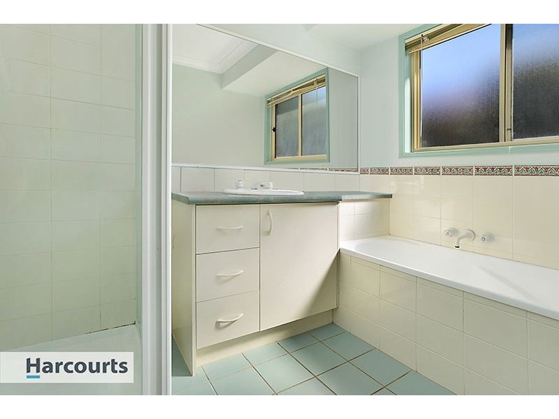 4 Fiddle Court, Arana Hills QLD 4054