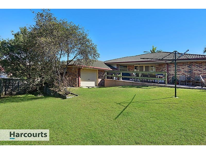 4 Fiddle Court, Arana Hills QLD 4054
