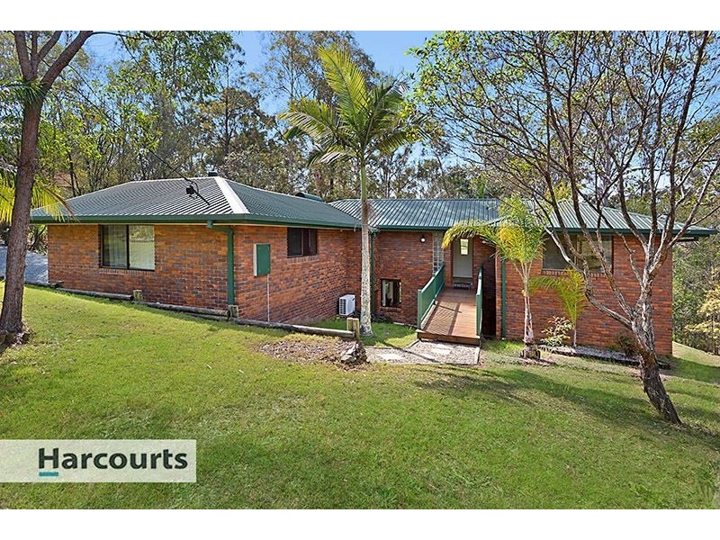5 Drapers Road, Eatons Hill QLD 4037