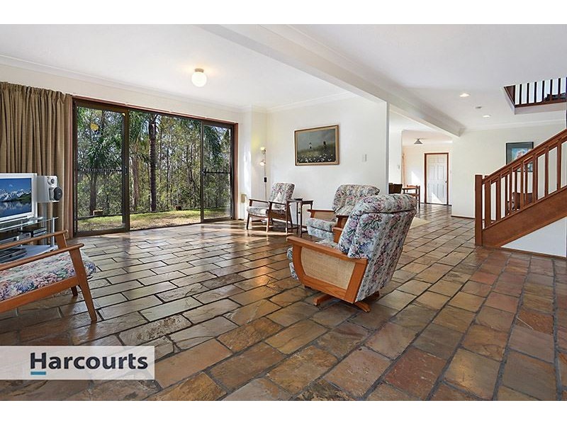 5 Drapers Road, Eatons Hill QLD 4037