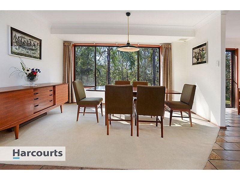 5 Drapers Road, Eatons Hill QLD 4037