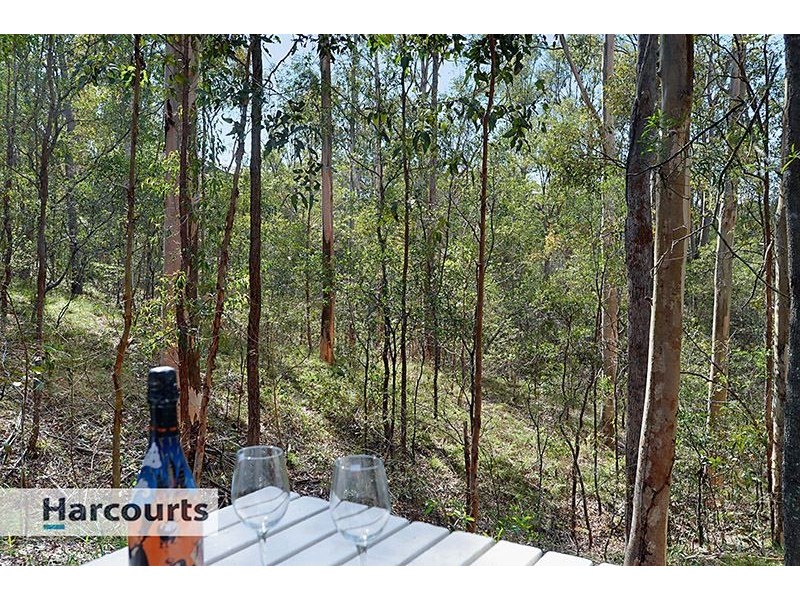 5 Drapers Road, Eatons Hill QLD 4037