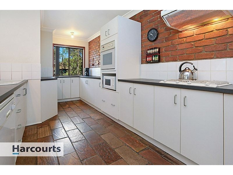 5 Drapers Road, Eatons Hill QLD 4037