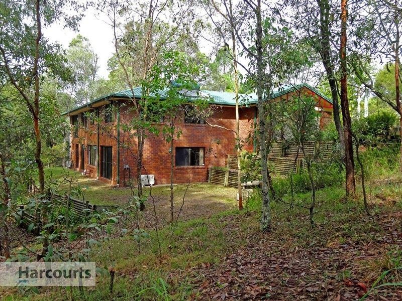 5 Drapers Road, Eatons Hill QLD 4037