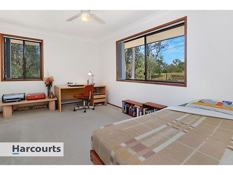 5 Drapers Road, Eatons Hill QLD 4037