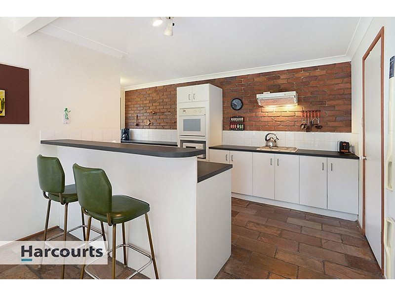 5 Drapers Road, Eatons Hill QLD 4037