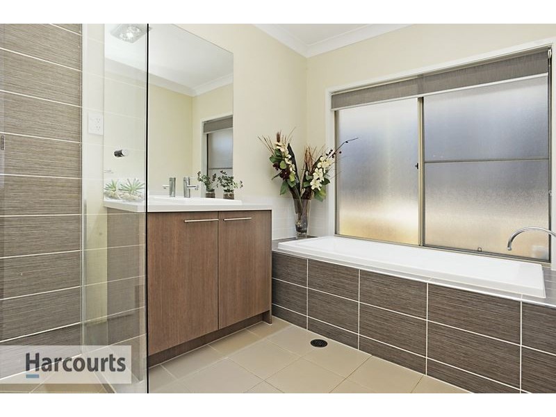 42 Rivergum Drive, Eatons Hill QLD 4037