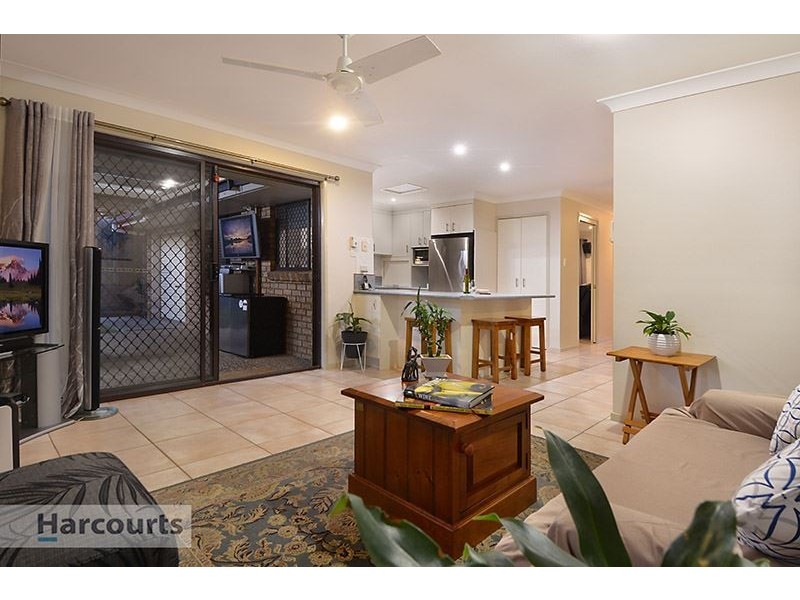 17 Kingfisher Street, Albany Creek QLD 4035