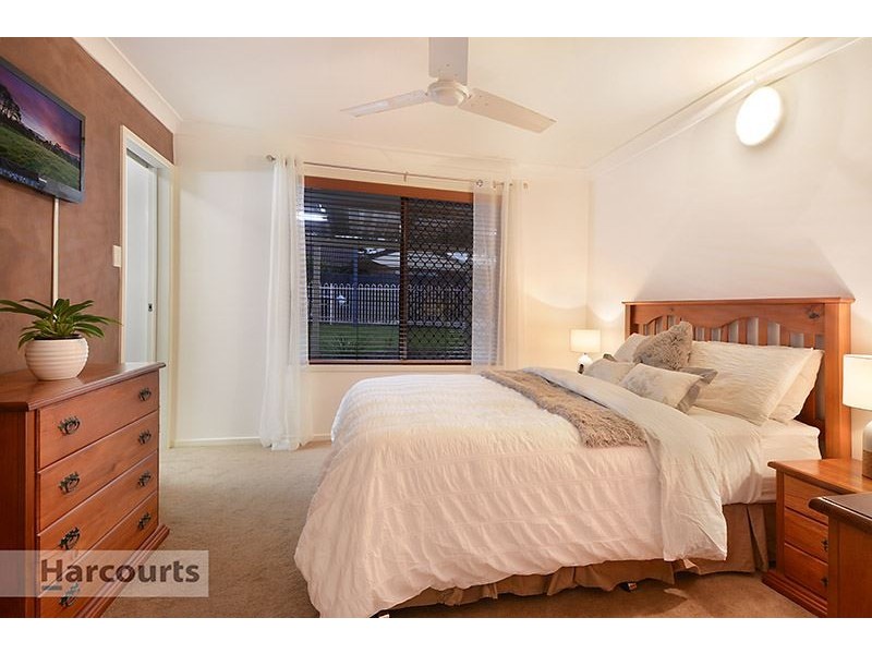 17 Kingfisher Street, Albany Creek QLD 4035