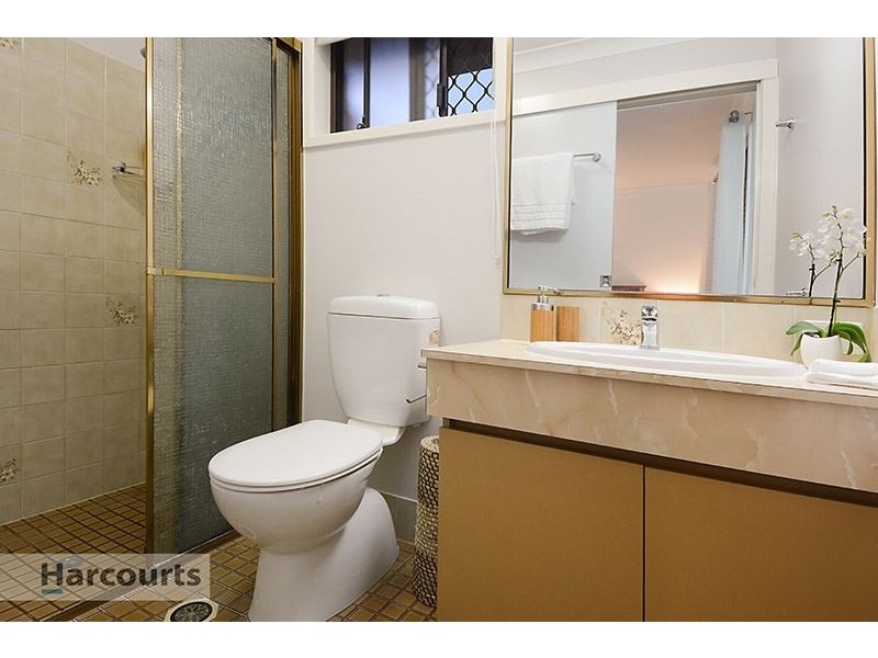 17 Kingfisher Street, Albany Creek QLD 4035