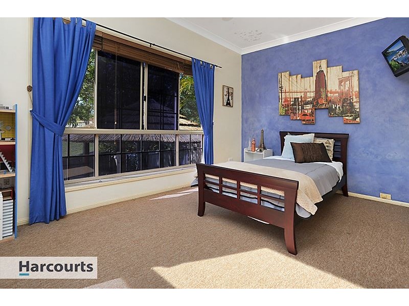 1 Cedarwood Court, Arana Hills QLD 4054