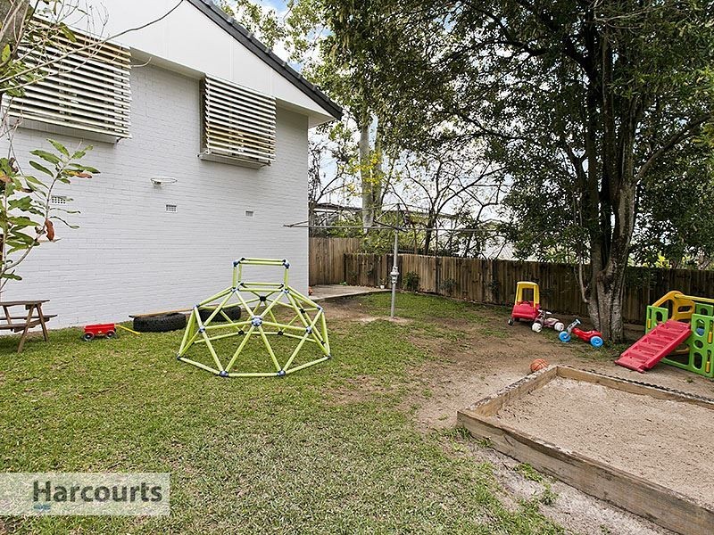 2 Gordon Road, Ferny Hills QLD 4055