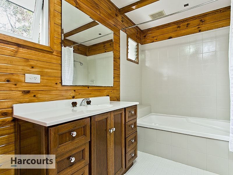 2 Gordon Road, Ferny Hills QLD 4055