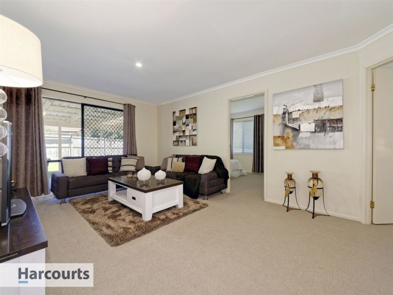 8 Montclare Court, Cashmere QLD 4500