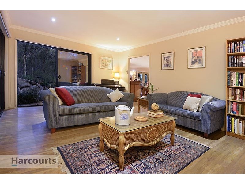 33 Quandong Crescent, Arana Hills QLD 4054