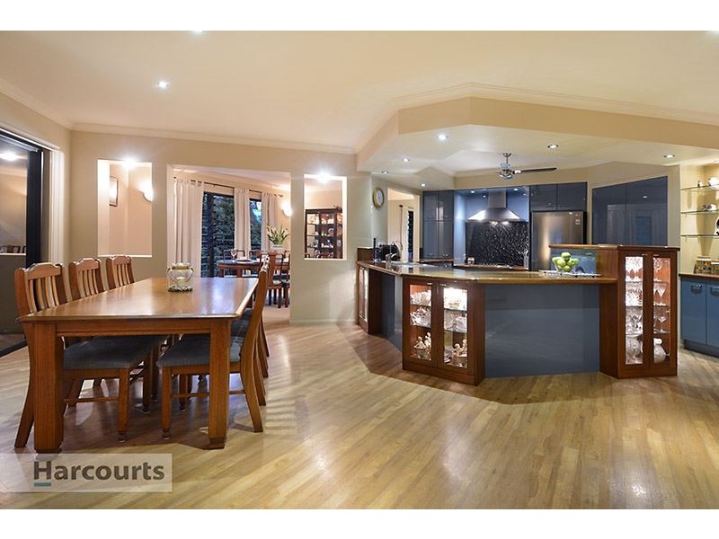 33 Quandong Crescent, Arana Hills QLD 4054