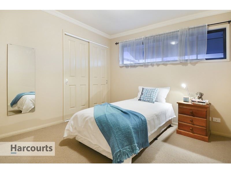 33 Quandong Crescent, Arana Hills QLD 4054