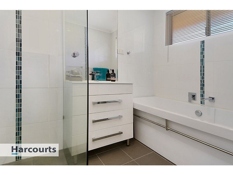 1 Harmony Court, Arana Hills QLD 4054