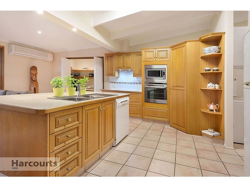 13 Minerva Court, Eatons Hill QLD 4037