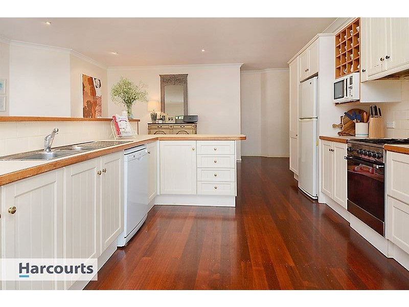 35 Linkwood Drive, Ferny Hills QLD 4055