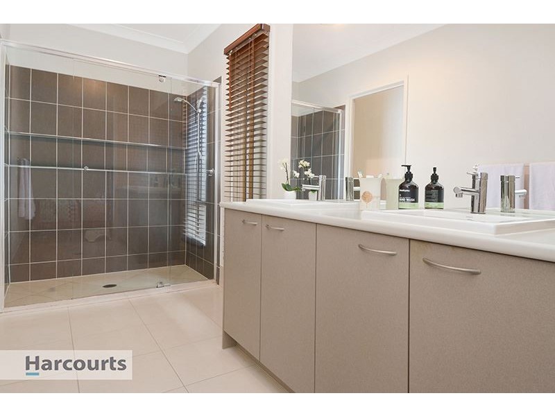 40 Rivergum Drive, Eatons Hill QLD 4037