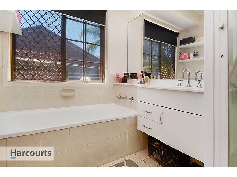 1 Double Bar Court, Arana Hills QLD 4054