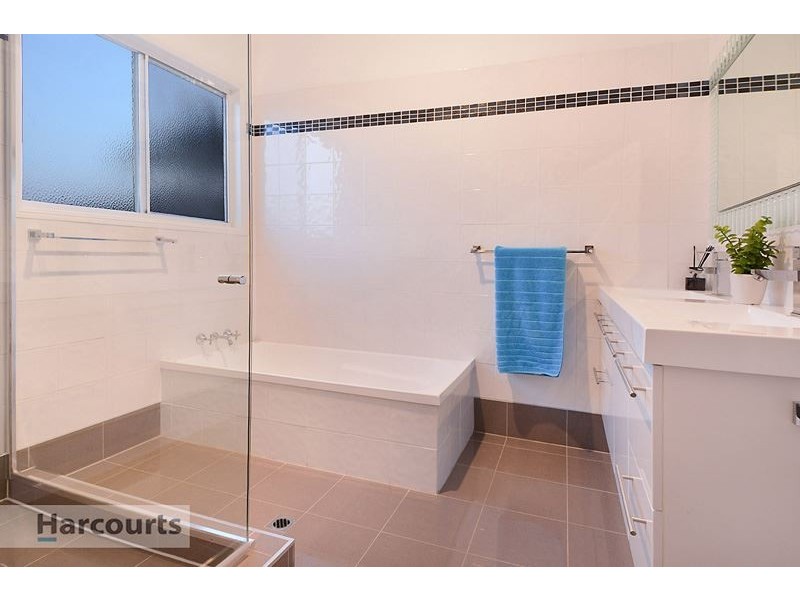 5 Rupicola Court, Arana Hills QLD 4054