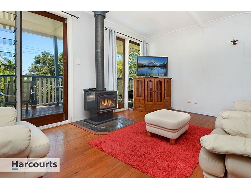 4 Gordon Road, Ferny Hills QLD 4055