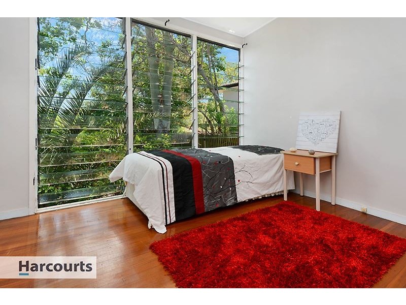 4 Gordon Road, Ferny Hills QLD 4055