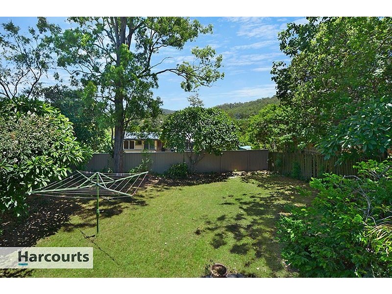 4 Gordon Road, Ferny Hills QLD 4055