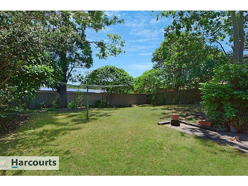 4 Gordon Road, Ferny Hills QLD 4055