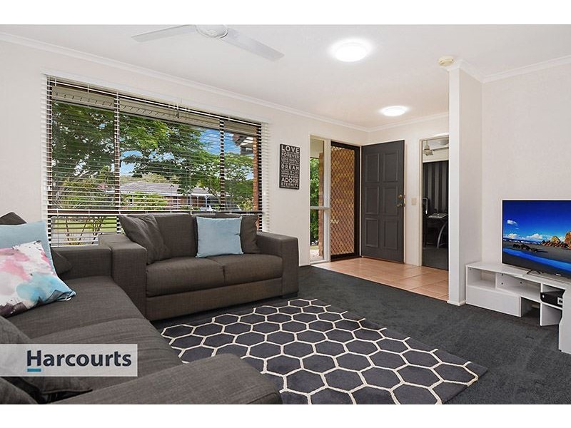 4 Berkeley Place, Ferny Grove QLD 4055