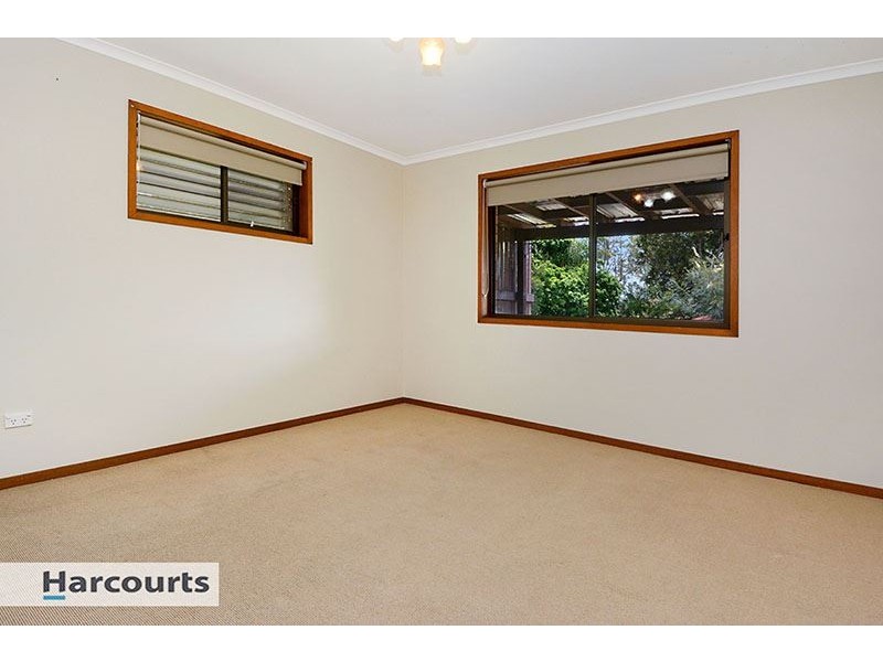 9 Flag Street, Jamboree Heights QLD 4074