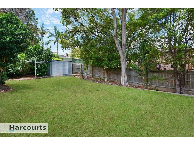 9 Flag Street, Jamboree Heights QLD 4074