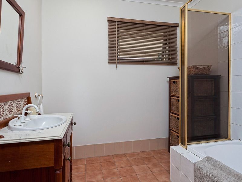 8 Parnoo St, Mitchelton QLD 4053