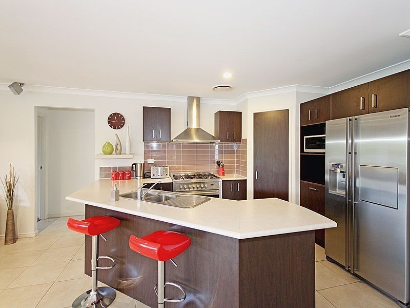 6 Pickering Pl, Upper Kedron QLD 4055