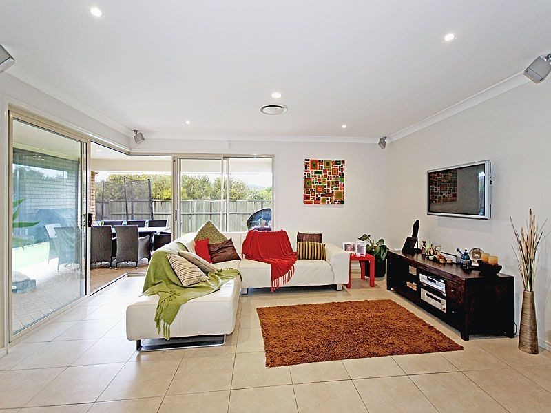 6 Pickering Pl, Upper Kedron QLD 4055