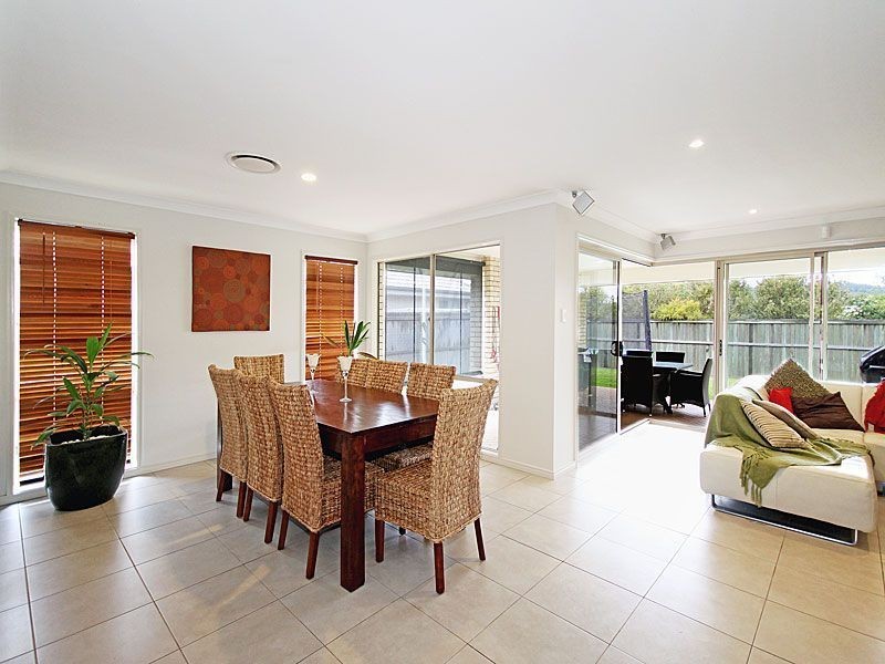 6 Pickering Pl, Upper Kedron QLD 4055