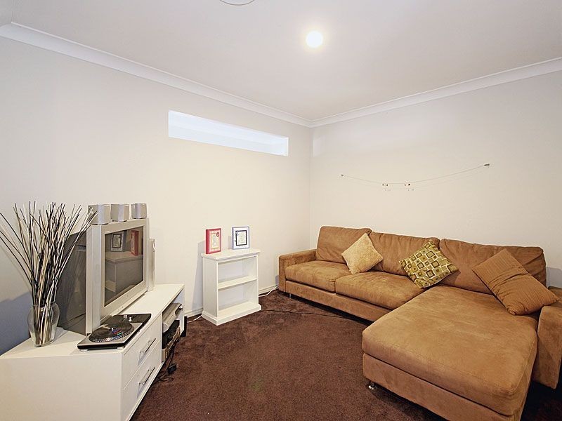 6 Pickering Pl, Upper Kedron QLD 4055