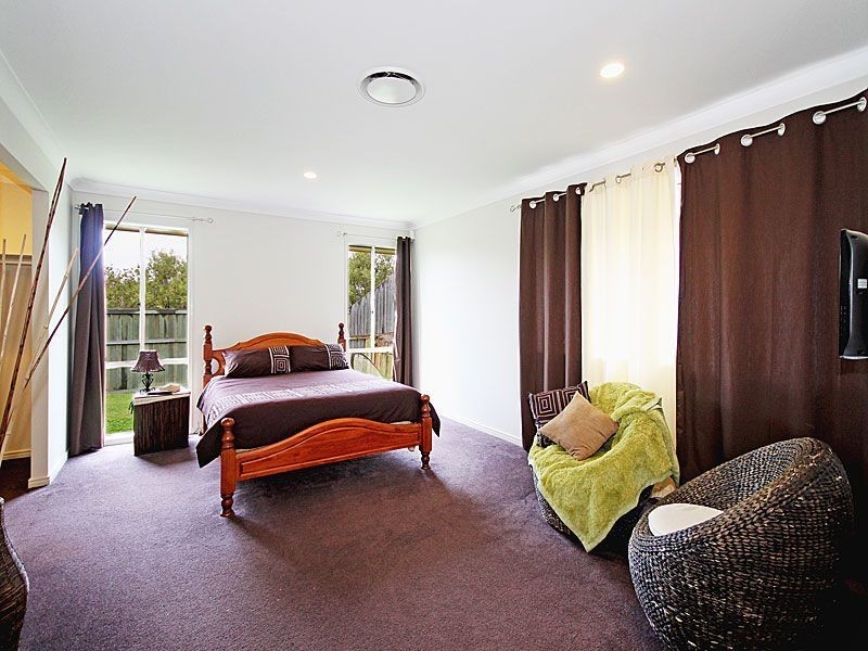 6 Pickering Pl, Upper Kedron QLD 4055