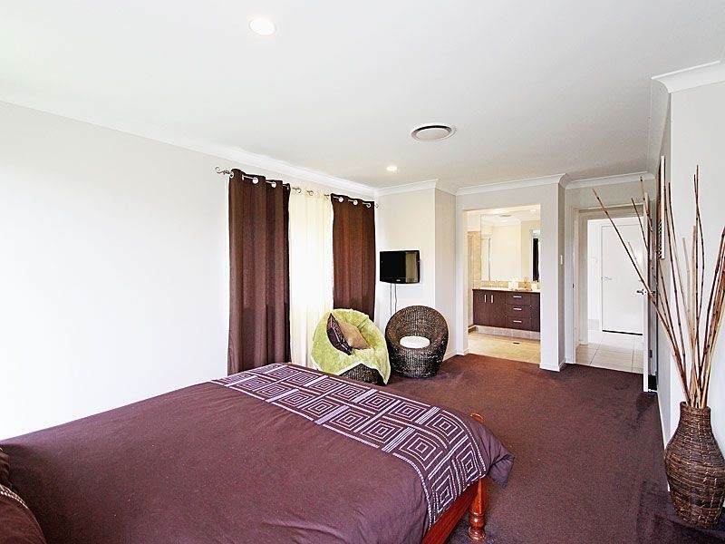 6 Pickering Pl, Upper Kedron QLD 4055