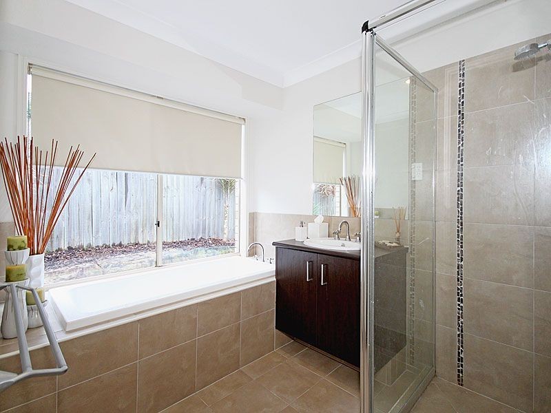 6 Pickering Pl, Upper Kedron QLD 4055