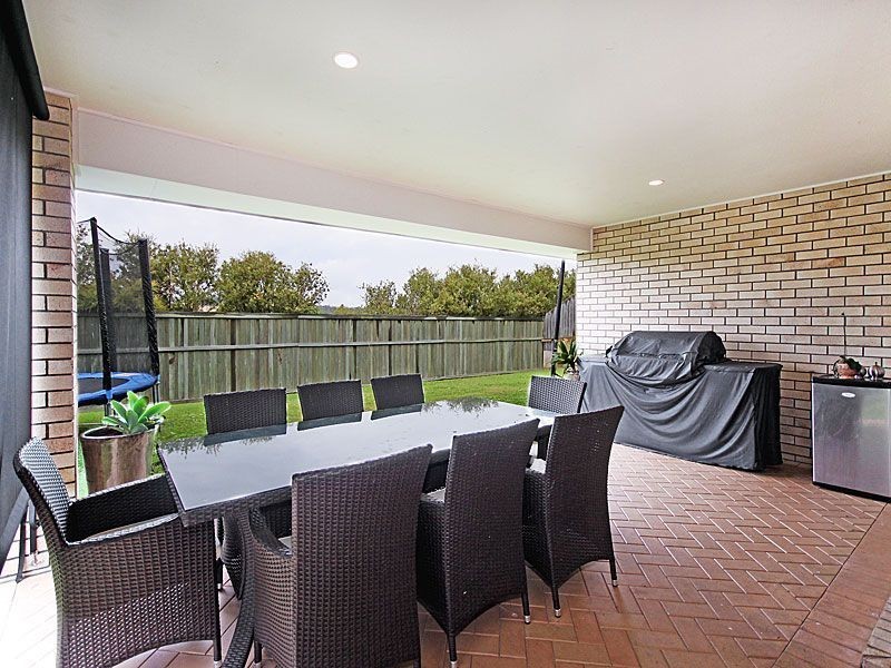 6 Pickering Pl, Upper Kedron QLD 4055