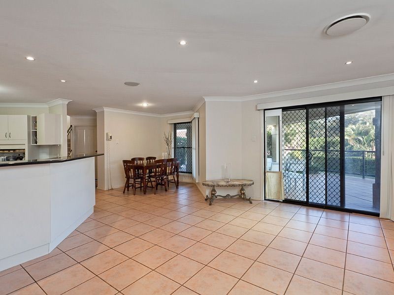 8 Aries Crt, Bridgeman Downs QLD 4035