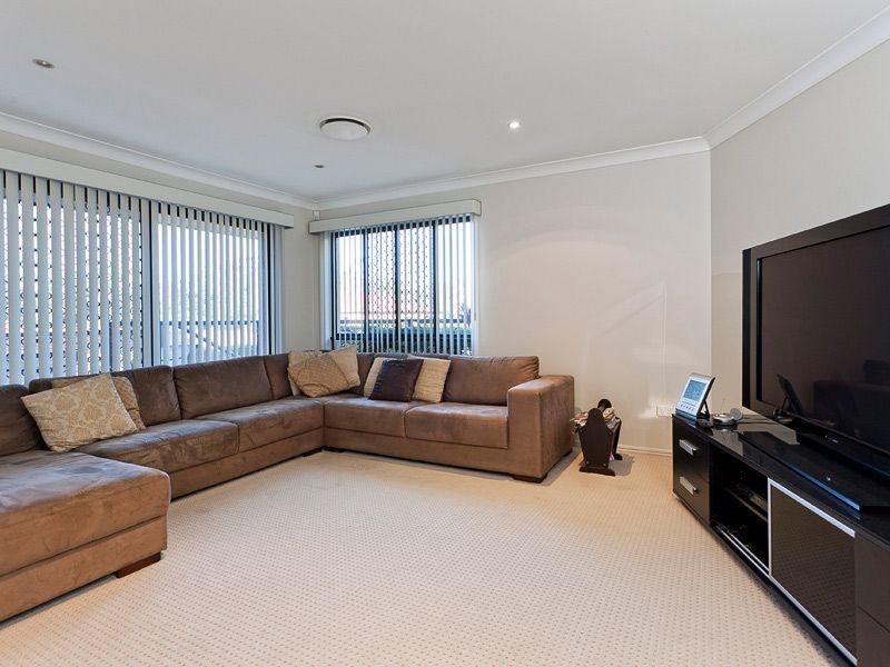 8 Aries Crt, Bridgeman Downs QLD 4035