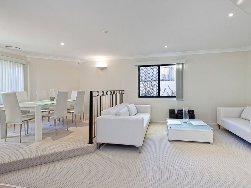 8 Aries Crt, Bridgeman Downs QLD 4035