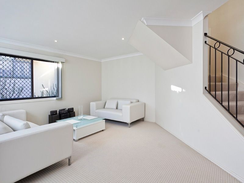 8 Aries Crt, Bridgeman Downs QLD 4035