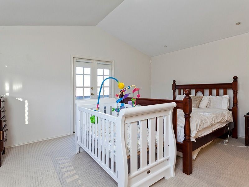 8 Aries Crt, Bridgeman Downs QLD 4035