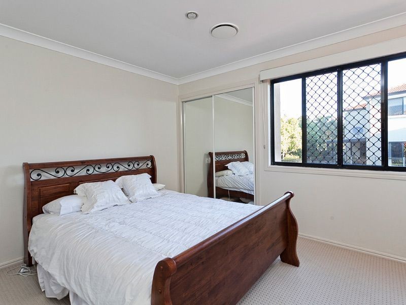 8 Aries Crt, Bridgeman Downs QLD 4035