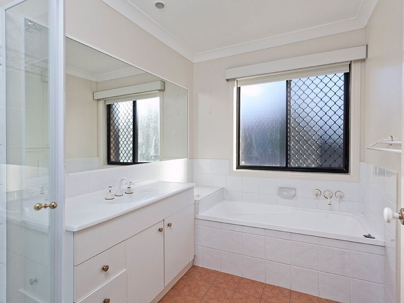 8 Aries Crt, Bridgeman Downs QLD 4035